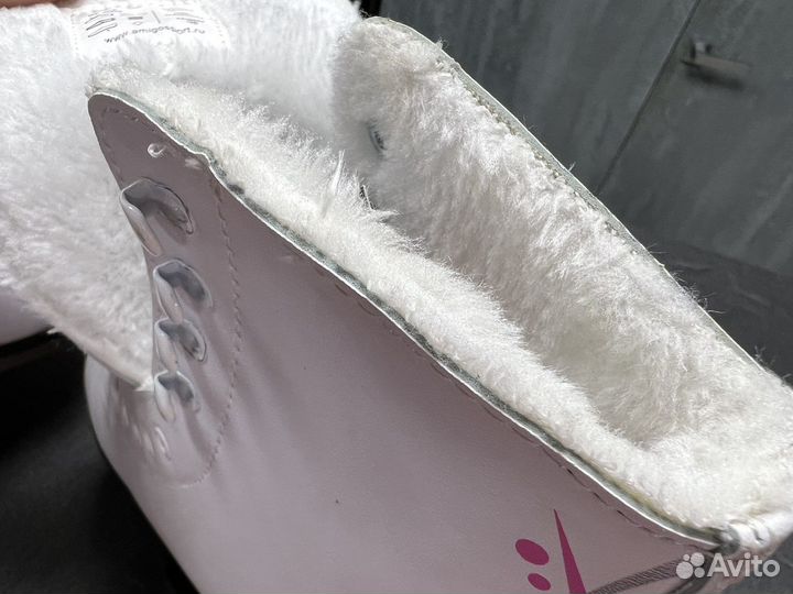 Коньки фигурные с мехом новые