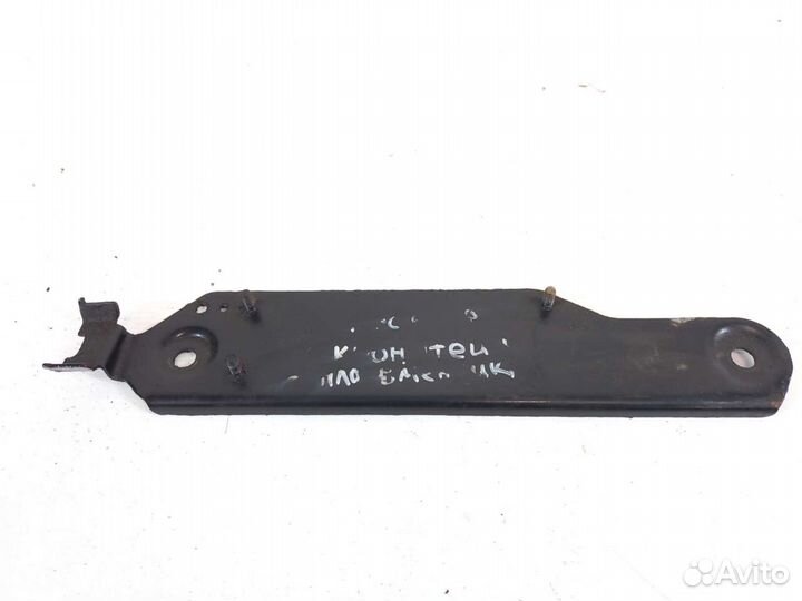 Кронштейн масляного радиатора Mercedes W207 E200