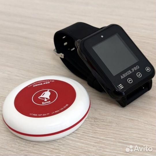 Кнопка вызова персонала и часы в салон красоты