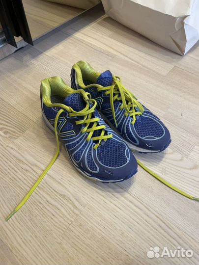 Кроссовки женские