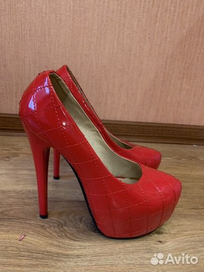Туфли женские 35 размер красные