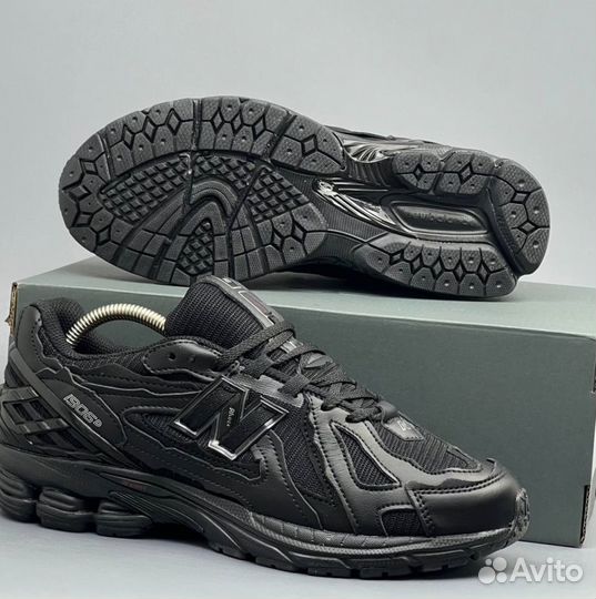 Черные New Balance 1906