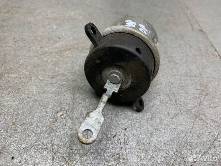 Клапан вакуумный заслонки отопителя Volkswagen