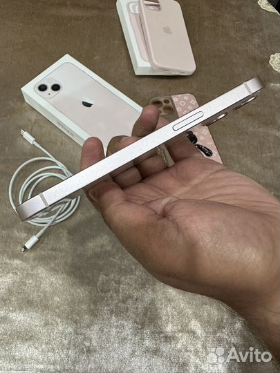 Телефон iPhone 13