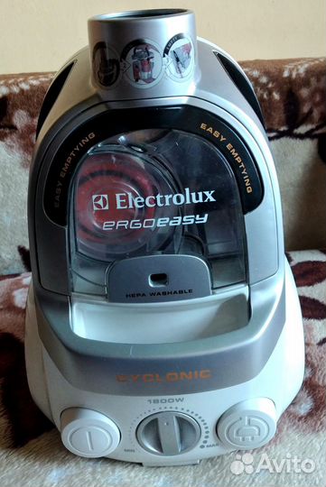 Пылесос Electrolux Cyclonic ZTF 7610
