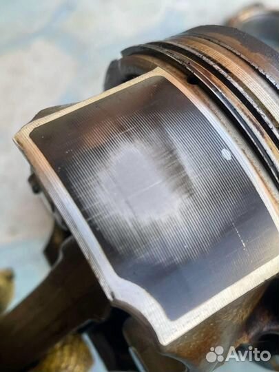 Поршень в сборе с шатуном 06H107065DL