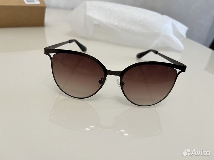 Солнцезащитные очки Banana Republic