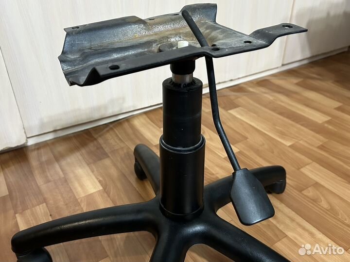 Крестовина и газлифт для кресла