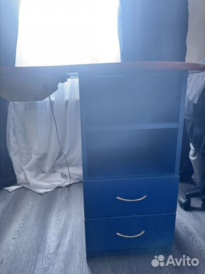 Стол для маникюра с вытяжкой бу