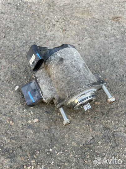 Моторчик заднего редуктора левый BMW X5 X6