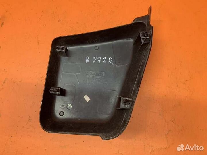 Заглушка жабо правая Hummer H2 6.0 2003