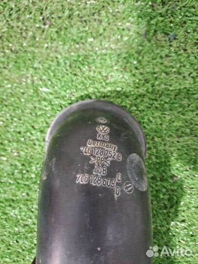 Патрубок воздушного фильтра правый Audi Q7 AL