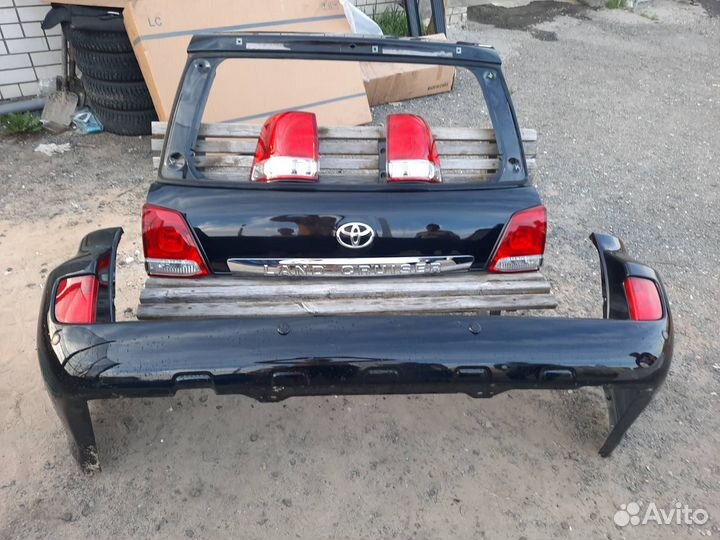Бампер задний Toyota Land Cruiser 200