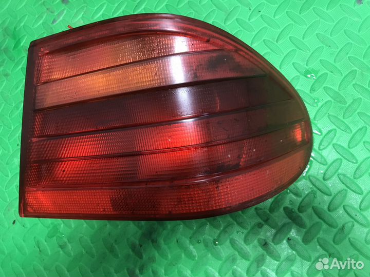 Фонарь задний правый mercedes w210