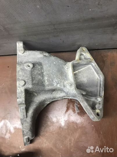 Кронштейн двигателя m275