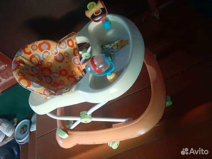 Детская кроватка с маятником