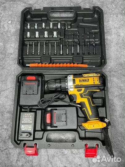 Шуруповерт dewalt 18v. Новый