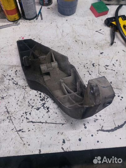 Кронштейн двигателя Opel Vectra b 1,6 x16xel