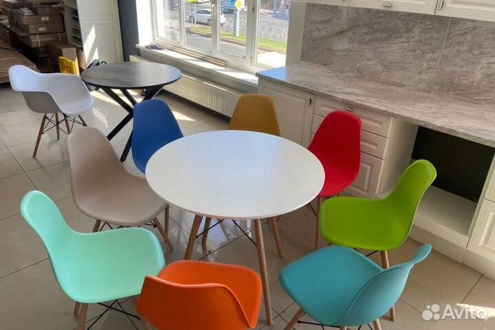 Стулья кухонные Eames новые цвета