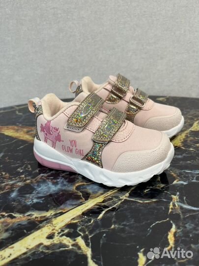 Кроссовки детские 23 размер