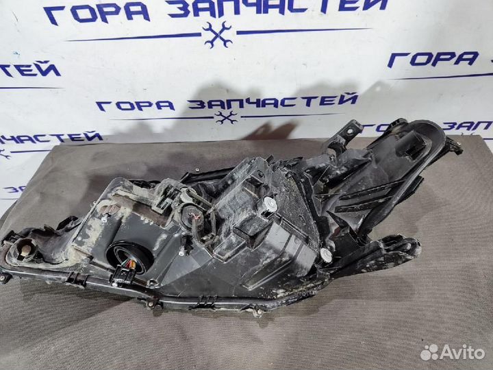 Фара правая Toyota Camry