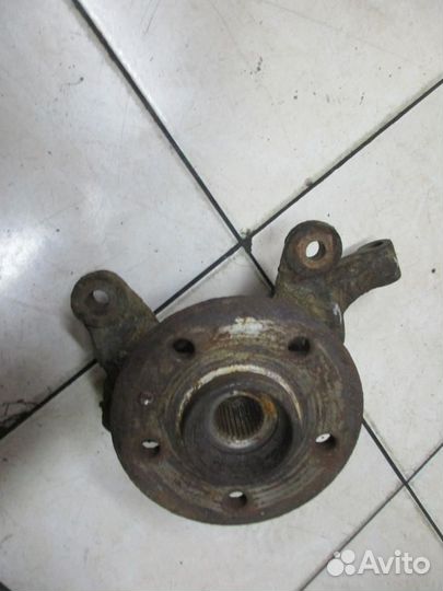 Кулак поворотный передний правый W638 V-class Vi