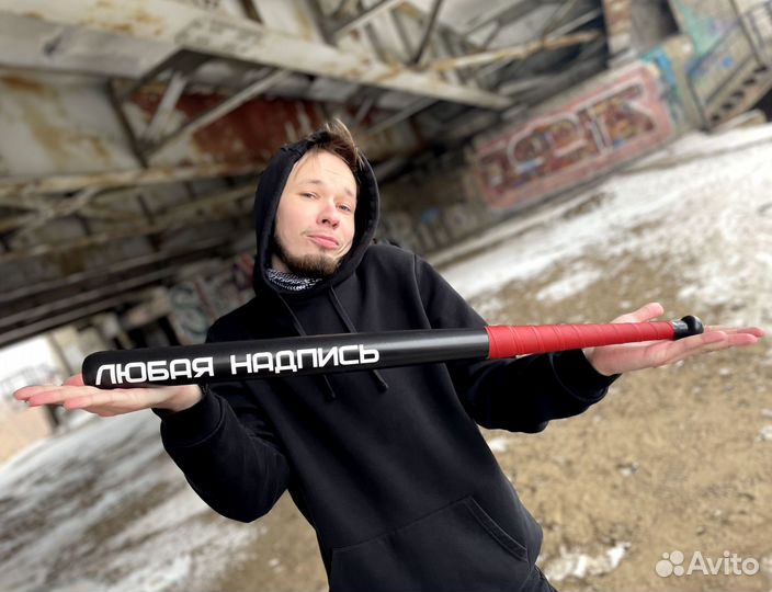 Бейсбольная бита с надписью