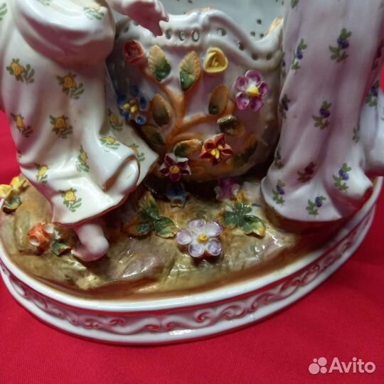 Статуэтка-ваза