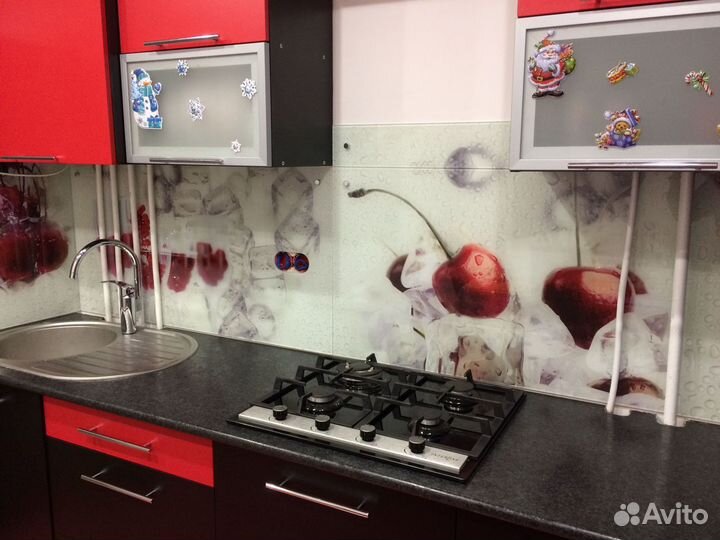 Стеклянный фартук для кухни