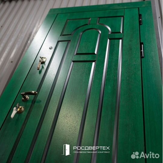 Дверь входная металлическая с зеркалом