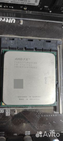 Материнская плата с процессором и памятью