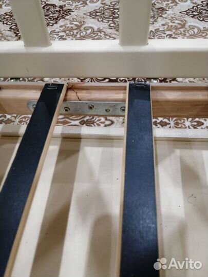 Детская кроватка с маятником и ящиком