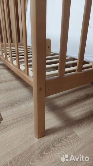 Кровать детская с маятником