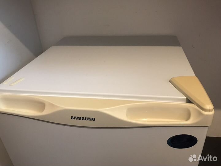 Холодильник маленький Samsung SG-06