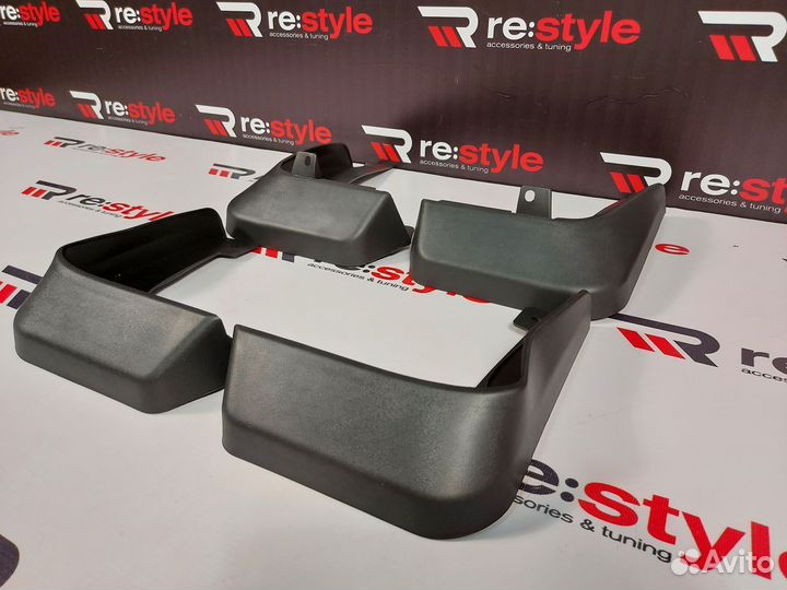 Брызговики Honda Vezel 1м 13-18г Черные