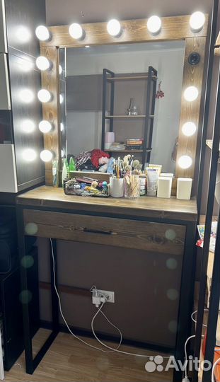 Трюмо трельяж зеркало, стол бровиста и визажиста