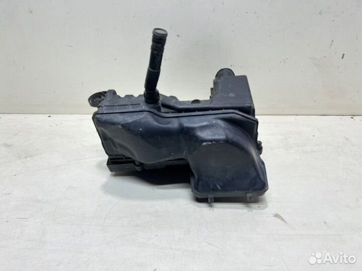 Корпус воздушного фильтра передний Volkswagen