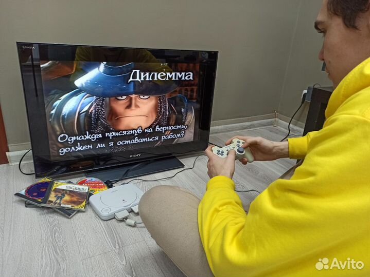 PlayStation One + 2 геймпада + игры
