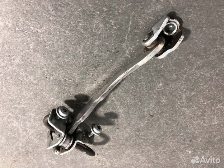 Ограничитель двери передний левый Chevrolet Viva