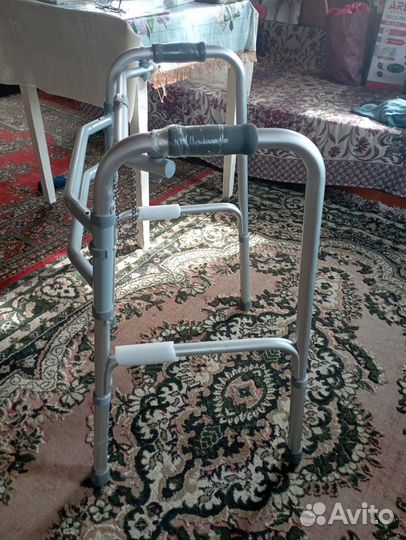 Ходунки для взрослых шагающие