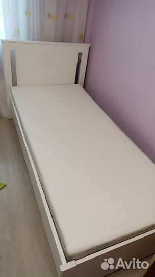 Кровать с матрасом