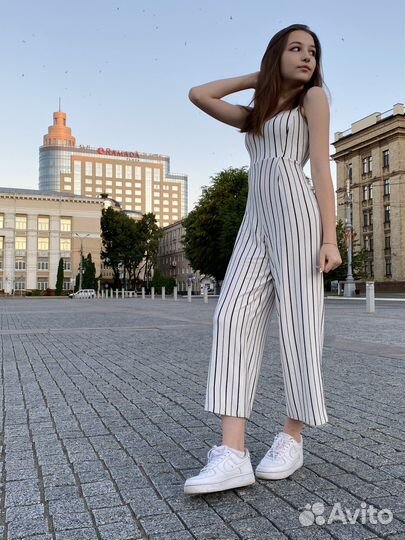 Комбинезон с разрезом