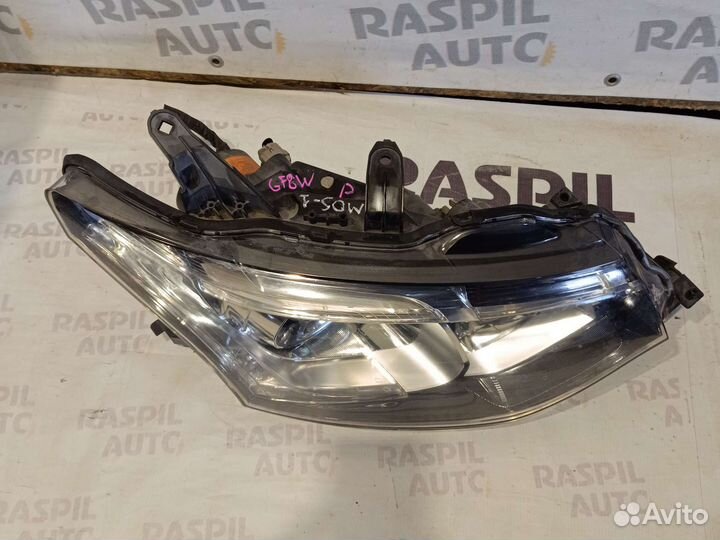 Фара правая Mitsubishi Outlander 3 ксенон
