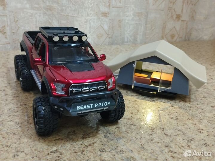 Дом на автомобиле Ford модель 1:24