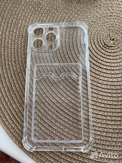 Чехлов на iPhone 13 про