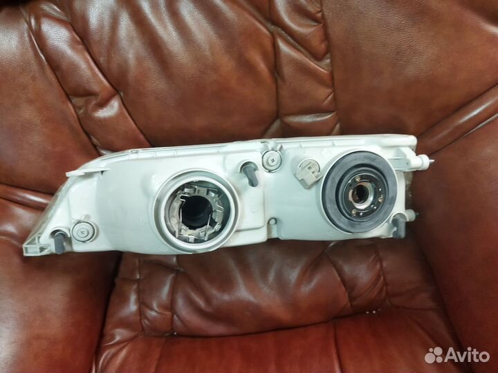 Фара правая toyota mark 2 gx100
