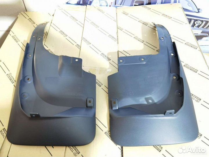 Брызговик задний Toyota Land Cruiser 200