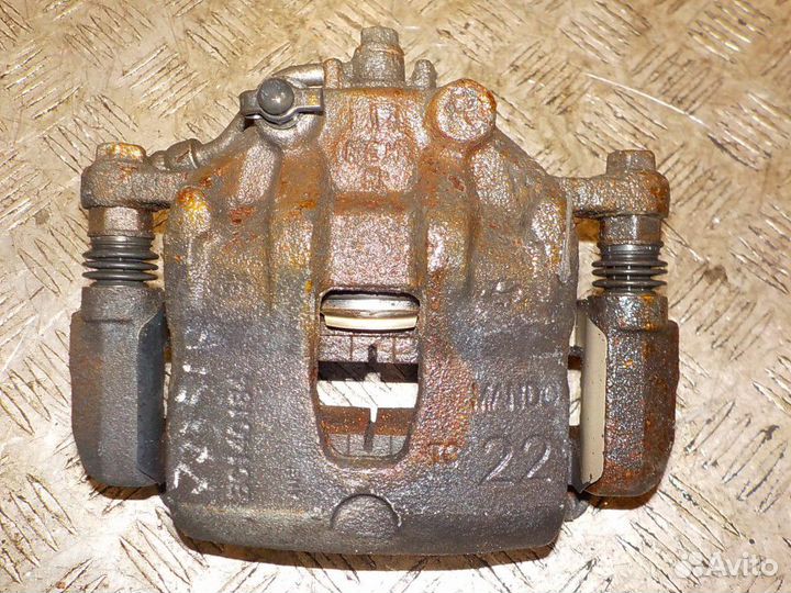 Суппорт передний правый Kia Rio