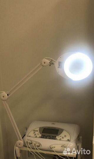Лампа-лупа косметологическая
