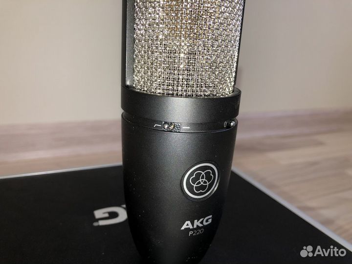 Студийный микрофон Akg p220